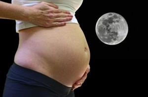 ¿De verdad nacen más niños cuando hay luna llena?